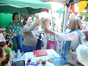 Jan presenting Netty with flowers